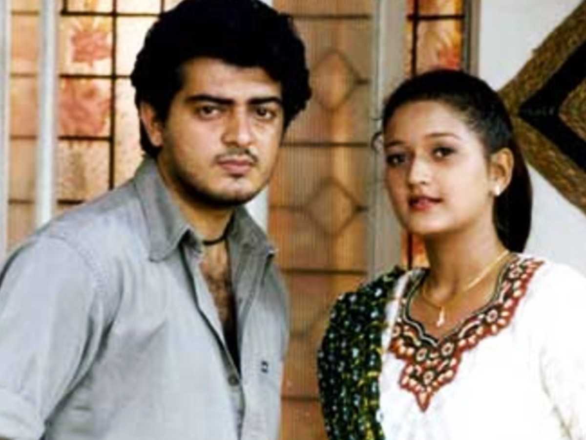 தீனா - 2001ல் வெளியான திரைப்படம். இந்த திரைப்படத்தை இயக்கியதன் மூலமாகத்தான் இயக்குநர் ஏ. ஆர். முருகதாஸ் தமிழ்த் திரையுலகிற்கு அறிமுகம் ஆனார். இத்திரைப்படத்திற்கு யுவன் சங்கர் ராஜா இசை அமைத்துள்ளார். தீனா - 2001ல் வெளியான திரைப்படம். இந்த திரைப்படத்தை இயக்கியதன் மூலமாகத்தான் இயக்குநர் ஏ. ஆர். முருகதாஸ் தமிழ்த் திரையுலகிற்கு அறிமுகம் ஆனார். இத்திரைப்படத்திற்கு யுவன் சங்கர் ராஜா இசை அமைத்துள்ளார்.
