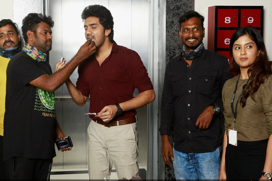 கவினின் பிறந்தநாளை முன்னிட்டு அவர் நடிப்பில் உருவாகியுள்ள லிஃப்ட படத்தின் புதிய புகைப்படங்களை படக்குழு வெளியிட்டுள்ளது. கவினின் பிறந்தநாளை முன்னிட்டு அவர் நடிப்பில் உருவாகியுள்ள லிஃப்ட படத்தின் புதிய புகைப்படங்களை படக்குழு வெளியிட்டுள்ளது.