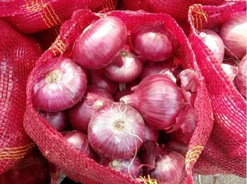தற்போது ஊரடங்கு காரணமாகவும், அம்மாநிலங்களில் கனமழை பெய்து வருவதாலும், பெரிய வெங்காயம் வரத்து குறைந்துள்ளது. தற்போது ஊரடங்கு காரணமாகவும், அம்மாநிலங்களில் கனமழை பெய்து வருவதாலும், பெரிய வெங்காயம் வரத்து குறைந்துள்ளது.