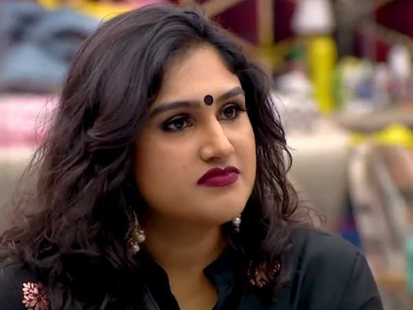 இதனிடையே நடிகை வனிதா பிக்பாஸ் 3-வது சீசனில் பங்கேற்றார். அந்த நிகழ்ச்சியில் நடிகை வனிதா வெளியேற்றப்பட்ட பின் நிகழ்ச்சி சூடு பிடிக்காததால் மீண்டும் வைல்டு கார்டு மூலம் ரீ-என்ட்ரி ஆனார். இதனிடையே நடிகை வனிதா பிக்பாஸ் 3-வது சீசனில் பங்கேற்றார். அந்த நிகழ்ச்சியில் நடிகை வனிதா வெளியேற்றப்பட்ட பின் நிகழ்ச்சி சூடு பிடிக்காததால் மீண்டும் வைல்டு கார்டு மூலம் ரீ-என்ட்ரி ஆனார்.