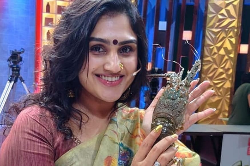 தனது வருங்கால கணவருடன் எடுத்துக் கொண்ட செல்ஃபியை வனிதா விஜயகுமார் தனது சமூக வலைதள பக்கத்தில் பதிவிட்டுள்ளார். தனது வருங்கால கணவருடன் எடுத்துக் கொண்ட செல்ஃபியை வனிதா விஜயகுமார் தனது சமூக வலைதள பக்கத்தில் பதிவிட்டுள்ளார்.