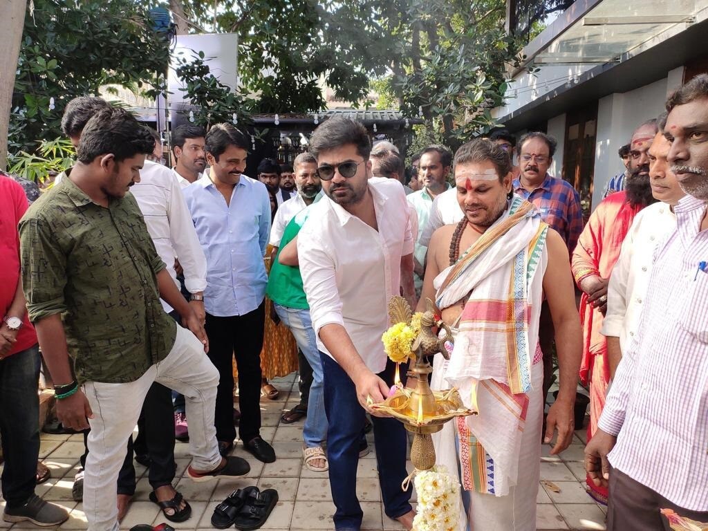 கடந்த பிப்ரவரி மாதம் மாநாடு படத்தின் ஷூட்டிங் தொடங்கி நடைபெற்று வந்த நிலையில் கொரோனா ஊரடங்கு காரணமாக மார்ச் மாதத்திலிருந்து படப்பிடிப்பு நிறுத்தப்பட்டது. கடந்த பிப்ரவரி மாதம் மாநாடு படத்தின் ஷூட்டிங் தொடங்கி நடைபெற்று வந்த நிலையில் கொரோனா ஊரடங்கு காரணமாக மார்ச் மாதத்திலிருந்து படப்பிடிப்பு நிறுத்தப்பட்டது.