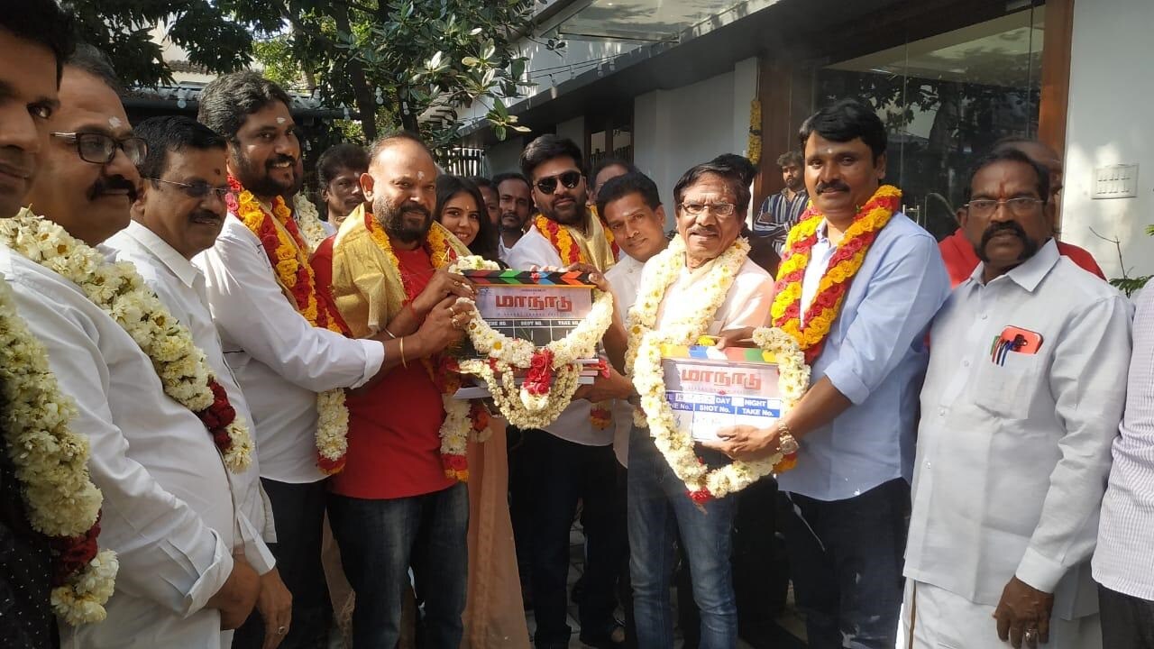 கொரோனா ஊரடங்கு காலத்தில் ஒரு சில படங்களின் அப்டேட்டுகள் சமூகவலைதளத்தில் வெளியிடப்பட்டு வரும் நிலையில் மாநாடு குறித்த புதிய தகவலுக்காக சிம்பு ரசிகர்கள் காத்திருந்தனர். கொரோனா ஊரடங்கு காலத்தில் ஒரு சில படங்களின் அப்டேட்டுகள் சமூகவலைதளத்தில் வெளியிடப்பட்டு வரும் நிலையில் மாநாடு குறித்த புதிய தகவலுக்காக சிம்பு ரசிகர்கள் காத்திருந்தனர்.