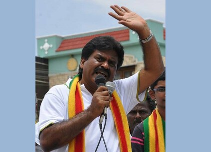 பட்டியலின வெளியேற்றத்தால் கலவரம் ஏற்பட வாய்ப்பு - தமிழக பாஜக தலைவர் மீது கொங்கு ஈஸ்வரன் காட்டம் பட்டியலின வெளியேற்றத்தால் கலவரம் ஏற்பட வாய்ப்பு - தமிழக பாஜக தலைவர் மீது கொங்கு ஈஸ்வரன் காட்டம்