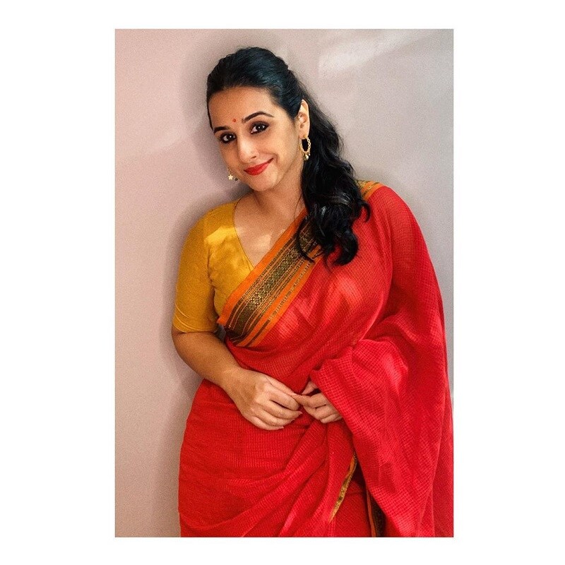 சகுந்தலா தேவி காட்டன் புடவைகள் மீது நாட்டம் கொண்டவர் என்பதால், படத்திலும் அவரைப் போலவே வித்யாபாலன் பருத்திப் புடவைகளை அணிந்துள்ளார். அதனால் அதன் புரமோஷனிலும் அப்படியே தோற்றமளிக்கிறார். சகுந்தலா தேவி காட்டன் புடவைகள் மீது நாட்டம் கொண்டவர் என்பதால், படத்திலும் அவரைப் போலவே வித்யாபாலன் பருத்திப் புடவைகளை அணிந்துள்ளார். அதனால் அதன் புரமோஷனிலும் அப்படியே தோற்றமளிக்கிறார்.