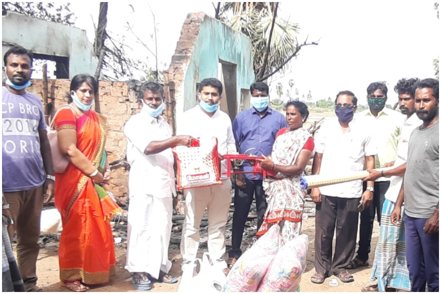பாதிக்கப்பட்ட மக்களுக்கு மநீம கட்சியினர் நிவாரண பொருட்கள் வழங்கினர்.