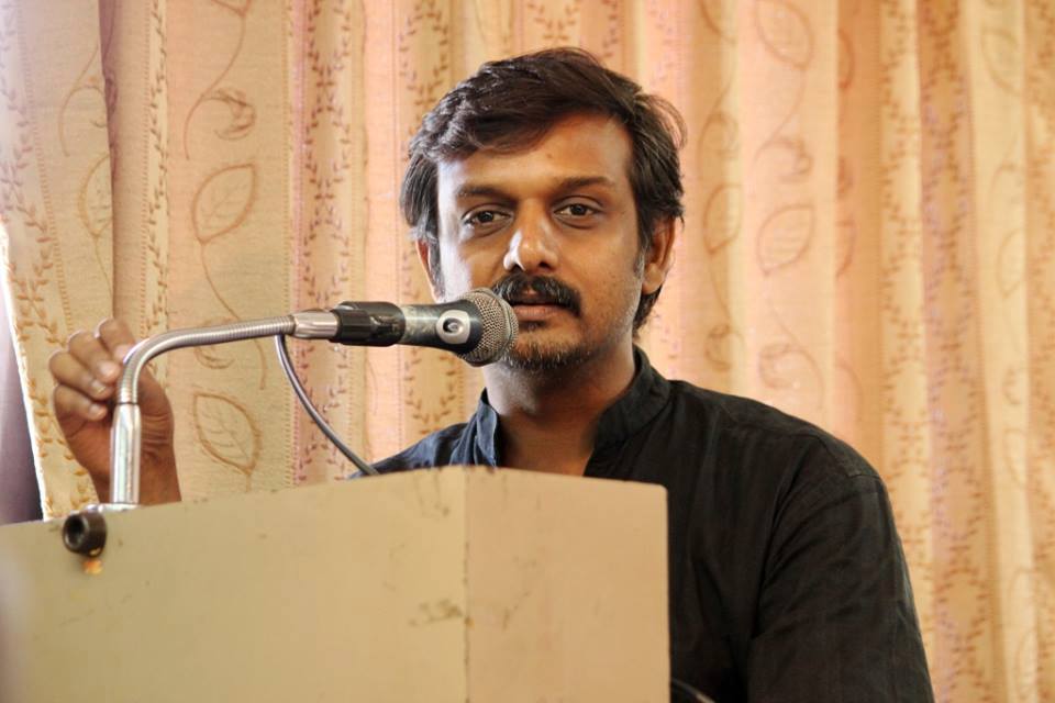 தமிழகத்தில் நாளுக்கு நாள் கொரோனா தொற்றால் பாதிக்கப்படுபவர்களின் எண்ணிக்கை அதிகரித்து வருகிறது. கொரோனா தடுப்பு பணியில் ஈடுபட்டுள்ள மருத்துவர்கள், செவிலியர்கள் உள்ளிட்ட முன்கள பணியாளர்கள், அமைச்சர்கள், சட்டமன்ற உறுப்பினர்கள் உள்ளிட்டோரும் தொற்றுக்கு ஆளாகி வருகின்றனர். தமிழகத்தில் நாளுக்கு நாள் கொரோனா தொற்றால் பாதிக்கப்படுபவர்களின் எண்ணிக்கை அதிகரித்து வருகிறது. கொரோனா தடுப்பு பணியில் ஈடுபட்டுள்ள மருத்துவர்கள், செவிலியர்கள் உள்ளிட்ட முன்கள பணியாளர்கள், அமைச்சர்கள், சட்டமன்ற உறுப்பினர்கள் உள்ளிட்டோரும் தொற்றுக்கு ஆளாகி வருகின்றனர்.