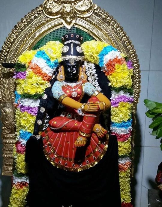 துர்க்கையம்மன் வழிபட்டால் திருமணத்தடை இருக்கும் கன்னிப்பெண்களுக்கு உடனடியாக திருமணம் நடந்து நல்ல கணவன் வாய்க்கும் பேறு பெறுவார்கள். இதற்கு ராகுகாலத்தில் துர்க்கையம்மனை வேண்டி எலுமிச்சை விளக்கேற்றி வாருங்கள். துர்க்கையம்மன் வழிபட்டால் திருமணத்தடை இருக்கும் கன்னிப்பெண்களுக்கு உடனடியாக திருமணம் நடந்து நல்ல கணவன் வாய்க்கும் பேறு பெறுவார்கள். இதற்கு ராகுகாலத்தில் துர்க்கையம்மனை வேண்டி எலுமிச்சை விளக்கேற்றி வாருங்கள்.