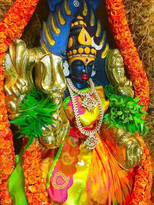 காரைக்குடி முத்து மாரியம்மனை நினைத்து விரதமிருந்தால் வீட்டில் பட்டினியின்றி செல்வம் செழிக்கும். காரைக்குடி முத்து மாரியம்மனை நினைத்து விரதமிருந்தால் வீட்டில் பட்டினியின்றி செல்வம் செழிக்கும்.