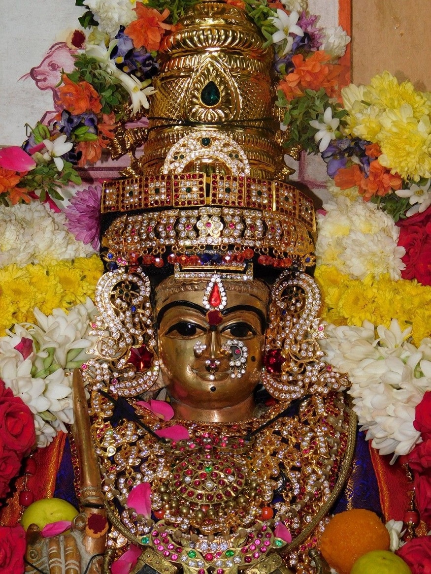 தேனி பெரியகுளம் கௌமாரியம்மன் விவசாயம் செழிக்கவும், தண்ணீர் பஞ்சம் போக்கவும் தானியங்கள், காய்கறிகளை படையலிட்டு வணங்கினால் நன்மைகள் வந்து சேரும். தேனி பெரியகுளம் கௌமாரியம்மன் விவசாயம் செழிக்கவும், தண்ணீர் பஞ்சம் போக்கவும் தானியங்கள், காய்கறிகளை படையலிட்டு வணங்கினால் நன்மைகள் வந்து சேரும்.
