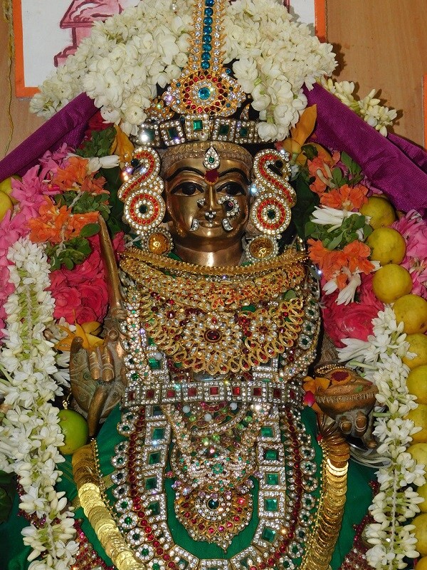 சமயபுரம் மாரியம்மனை தரிசிக்க தாலிவரம் வேண்டி தாலியை நேர்த்திக்கடனாக கொடுத்தால் நினைத்த காரியம் நடக்கும். சமயபுரம் மாரியம்மனை தரிசிக்க தாலிவரம் வேண்டி தாலியை நேர்த்திக்கடனாக கொடுத்தால் நினைத்த காரியம் நடக்கும்.
