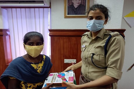 IAS ஆக வேண்டும் என விருப்பத்தை வெளிப்படுத்திய மலைவாழ் மாணவியின் கல்விச்செலவை ஏற்றுக்கொண்ட சேலம் எஸ்.பி IAS ஆக வேண்டும் என விருப்பத்தை வெளிப்படுத்திய மலைவாழ் மாணவியின் கல்விச்செலவை ஏற்றுக்கொண்ட சேலம் எஸ்.பி
