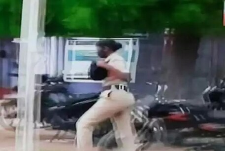 கவலைப்பட வேண்டாம், விரிவான உத்தரவு பிறப்பிப்போம் - பெண் காவலரிடம் ஃபோனில் பேசிய நீதிபதிகள்.. கவலைப்பட வேண்டாம், விரிவான உத்தரவு பிறப்பிப்போம் - பெண் காவலரிடம் ஃபோனில் பேசிய நீதிபதிகள்..
