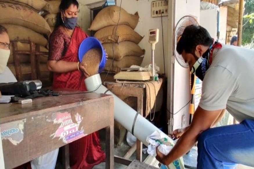  நியாயவிலைக் கடைகளில் ஸ்மார்ட் கார்டு முறையை மேம்படுத்தி குடும்ப அட்டை வைத்திருப்பவர் மட்டுமே பொருட்களை வாங்கும் விதமாக அட்டைதாரர் கைரேகை பதியும் பயோமெட்ரிக் முறையில் வழங்க திட்டமிடப்பட்டுள்ளது