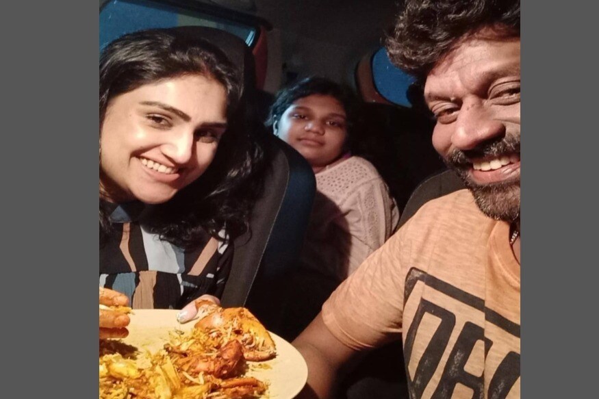 பிரபல நடிகையான வனிதா, தனது யூட்யூப் சேனலில் பணிபுரிந்த பீட்டர் பால் என்பவரை சமீபத்தில் திருமணம் செய்து கொண்டார். பிரபல நடிகையான வனிதா, தனது யூட்யூப் சேனலில் பணிபுரிந்த பீட்டர் பால் என்பவரை சமீபத்தில் திருமணம் செய்து கொண்டார்.