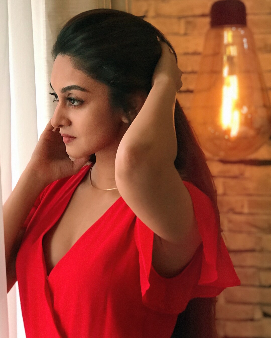 கடந்த சில நாட்களுக்கு முன்னர் தான் கொரோனா தொற்றால் பாதிக்கப்பட்டிருப்பதாகவும், மருத்துவர்களின் ஆலோசனைப்படி வீட்டில் தனிமைப்படுத்திக் கொண்டதாகவும் தெரிவித்திருந்தார் ஐஸ்வர்யா. கடந்த சில நாட்களுக்கு முன்னர் தான் கொரோனா தொற்றால் பாதிக்கப்பட்டிருப்பதாகவும், மருத்துவர்களின் ஆலோசனைப்படி வீட்டில் தனிமைப்படுத்திக் கொண்டதாகவும் தெரிவித்திருந்தார் ஐஸ்வர்யா.