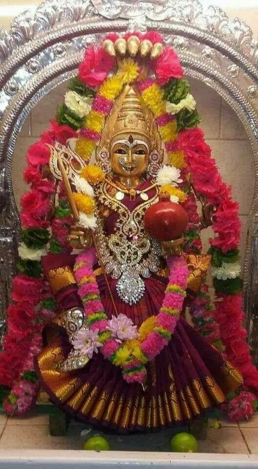 அதேபோல் கன்னிப் பெண்கள் அம்மனுக்கு எலுமிச்சை தீபம் ஏற்றி வழிபட்டால் உடனடியாக திருமணம் நடக்கும். எனவே ஒவ்வொரு வெள்ளியன்றும் மனம் உருக அம்மனை வேண்டி பாடல்கள் பாடி வழிபட்டால் நினைத்த வாழ்க்கை அமையும். அதேபோல் கன்னிப் பெண்கள் அம்மனுக்கு எலுமிச்சை தீபம் ஏற்றி வழிபட்டால் உடனடியாக திருமணம் நடக்கும். எனவே ஒவ்வொரு வெள்ளியன்றும் மனம் உருக அம்மனை வேண்டி பாடல்கள் பாடி வழிபட்டால் நினைத்த வாழ்க்கை அமையும்.