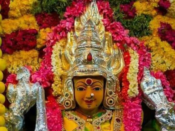 ஆடியின் கடைசி வெள்ளியன்று வரலட்சுமி நோம்பு அனுசரிக்கப்படுகிறது. தேவியின் பாதங்களில் மாங்கல்ய சரடு வைத்து பூஜித்தால் பெண்களின் மாங்கல்ய பாக்கியம் வலுபெற்று பலம் பெருகும். ஆடியின் கடைசி வெள்ளியன்று வரலட்சுமி நோம்பு அனுசரிக்கப்படுகிறது. தேவியின் பாதங்களில் மாங்கல்ய சரடு வைத்து பூஜித்தால் பெண்களின் மாங்கல்ய பாக்கியம் வலுபெற்று பலம் பெருகும்.