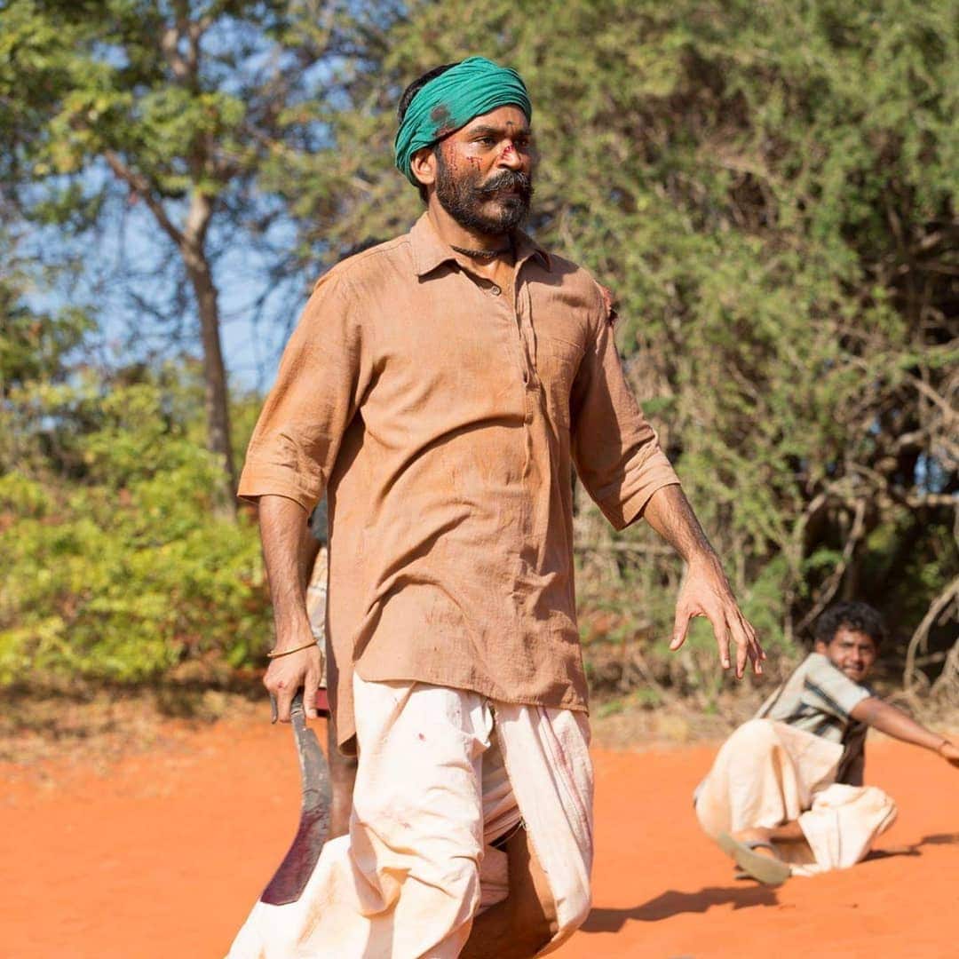 நடிகர் என்பதையும் தாண்டி பவர் பாண்டி படத்தின் மூலம் இயக்குநராக அறிமுகமான தனுஷ், தயாரிப்பாளர், பாடலாசிரியர், பாடகர், கதாசிரியர் என அனைத்து துறைகளிலும் தனது திறமையை நிரூபித்துள்ளார். நடிகர் என்பதையும் தாண்டி பவர் பாண்டி படத்தின் மூலம் இயக்குநராக அறிமுகமான தனுஷ், தயாரிப்பாளர், பாடலாசிரியர், பாடகர், கதாசிரியர் என அனைத்து துறைகளிலும் தனது திறமையை நிரூபித்துள்ளார்.