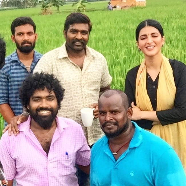 தொடர்ந்து பல படங்களில் நகைச்சுவை கதாபாத்திரத்தில் நடித்து அசத்தும் இவர் பிக்பாஸ் 2 நிகழ்ச்சியில் கலந்து கொண்டதன் மூலம் மக்களிடம் நன்கு பரிச்சயமானார். தொடர்ந்து பல படங்களில் நகைச்சுவை கதாபாத்திரத்தில் நடித்து அசத்தும் இவர் பிக்பாஸ் 2 நிகழ்ச்சியில் கலந்து கொண்டதன் மூலம் மக்களிடம் நன்கு பரிச்சயமானார்.