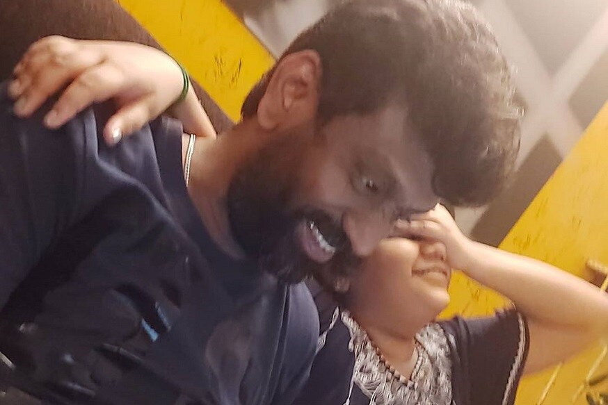 தந்தை - மகள் பாசத்தை வெளிப்படுத்தும் புகைப்படத்தை சமூகவலைதளத்தில் பதிவிட்டுள்ளார் வனிதா விஜயகுமார். தந்தை - மகள் பாசத்தை வெளிப்படுத்தும் புகைப்படத்தை சமூகவலைதளத்தில் பதிவிட்டுள்ளார் வனிதா விஜயகுமார்.