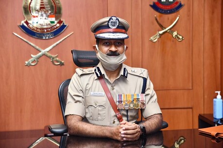 சைபர் கிரைம் குற்றங்களைத் தடுக்க புதிய திட்டம் - சென்னை கமிஷனர் மகேஷ்குமார் அகர்வால் சைபர் கிரைம் குற்றங்களைத் தடுக்க புதிய திட்டம் - சென்னை கமிஷனர் மகேஷ்குமார் அகர்வால்