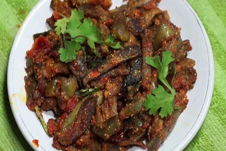 கத்தரிக்காய் பிடிக்காதவர்களைக் கூட சாப்பிடத் தூண்டும் சுவையில் ’கத்தரிக்காய் வருவல்’ : செய்முறை இதோ... கத்தரிக்காய் பிடிக்காதவர்களைக் கூட சாப்பிடத் தூண்டும் சுவையில் ’கத்தரிக்காய் வருவல்’ : செய்முறை இதோ...