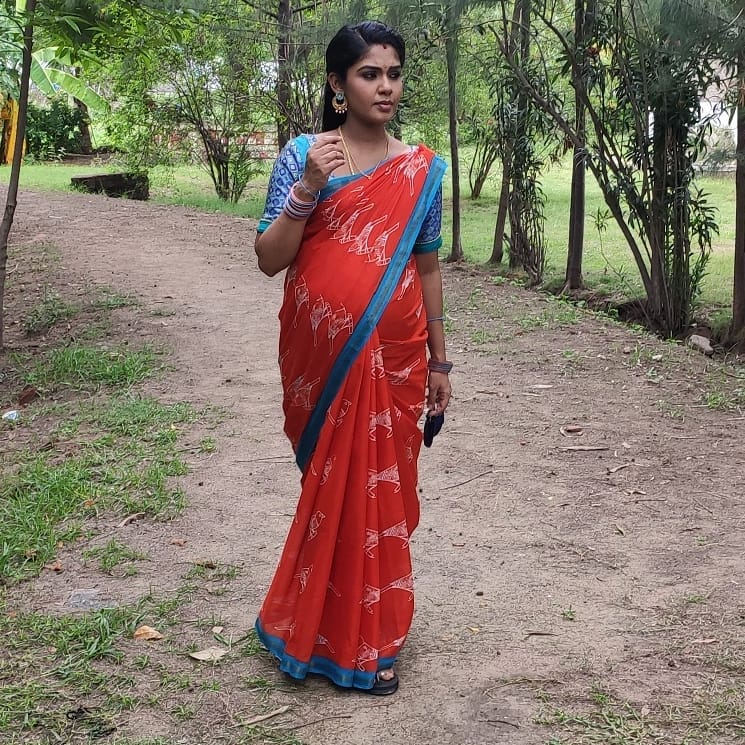 தற்போது கர்பிணியாக இருக்கும் புகைப்படத்தை பதிவிட்டு, இதற்கு பெயர் தான் வாக்கிங் ஸ்டில் என்று பதிவிட்டிருக்கிறார். தற்போது கர்பிணியாக இருக்கும் புகைப்படத்தை பதிவிட்டு, இதற்கு பெயர் தான் வாக்கிங் ஸ்டில் என்று பதிவிட்டிருக்கிறார்.