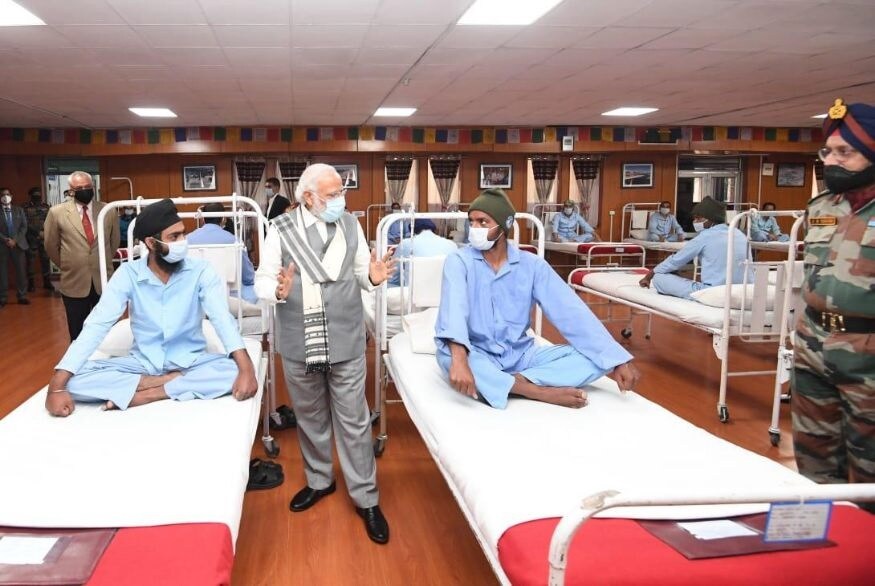இதற்கு விளக்கமளித்துள்ள பாதுகாப்புத்துறை அமைச்சகம், அவதூறு செய்திகள் மூலம் பாதுகாப்பு படை வீரர்களின் நேர்மையை விமர்சனம் செய்வது துரதிருஷ்டவசமானது என தெரிவித்துள்ளது. இதற்கு விளக்கமளித்துள்ள பாதுகாப்புத்துறை அமைச்சகம், அவதூறு செய்திகள் மூலம் பாதுகாப்பு படை வீரர்களின் நேர்மையை விமர்சனம் செய்வது துரதிருஷ்டவசமானது என தெரிவித்துள்ளது.