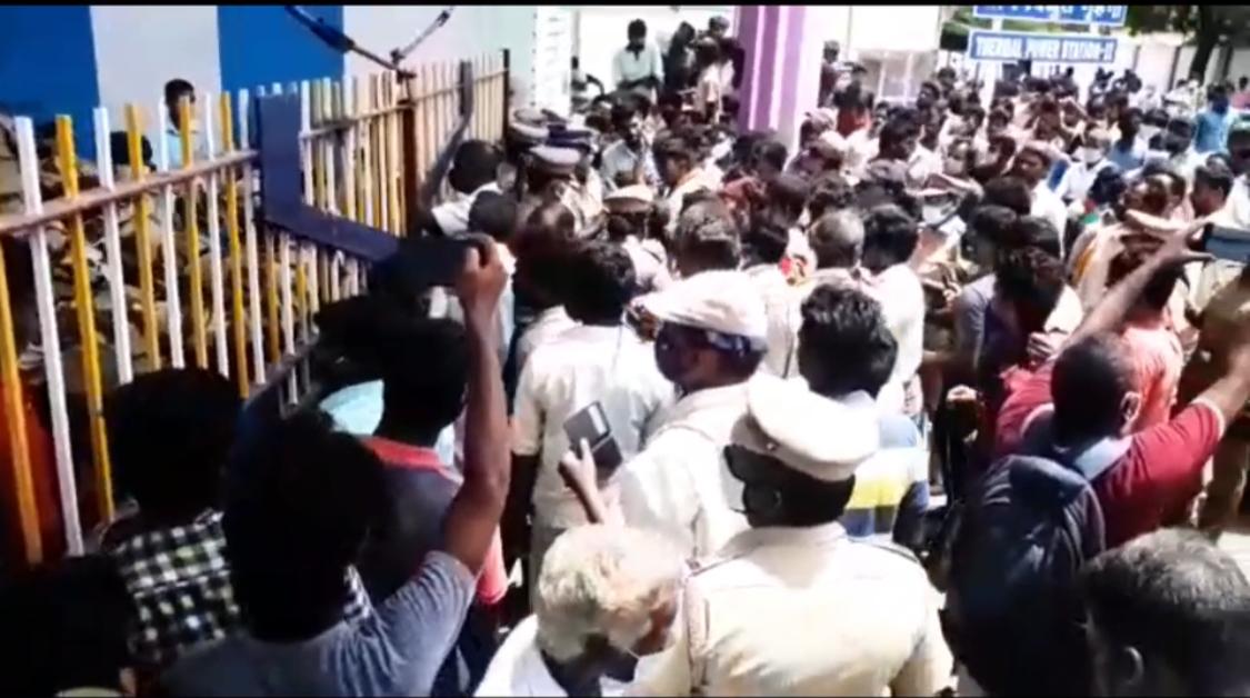 நெய்வேலி என்எல்சி இந்தியா நிறுவனத்தின் உற்பத்தி காலம் தொடர்ந்து நீட்டிக்கப்பட்டு வருவதால், கொதிகலன்கள் பழுதடைந்து அவ்வப்போது இதுபோன்ற விபத்துகள் ஏற்படுவதாக தொழிலாளர்கள் தெரிவித்தனர். நெய்வேலி என்எல்சி இந்தியா நிறுவனத்தின் உற்பத்தி காலம் தொடர்ந்து நீட்டிக்கப்பட்டு வருவதால், கொதிகலன்கள் பழுதடைந்து அவ்வப்போது இதுபோன்ற விபத்துகள் ஏற்படுவதாக தொழிலாளர்கள் தெரிவித்தனர்.