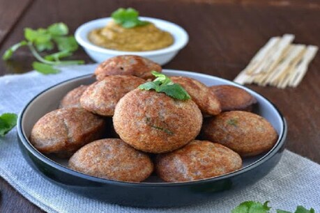இரும்புச் சத்து கொண்ட கேழ்வரகு மாவில் ’கார குழிப்பணியாரம்’ - சூப்பர் ரெசிபி இரும்புச் சத்து கொண்ட கேழ்வரகு மாவில் ’கார குழிப்பணியாரம்’ - சூப்பர் ரெசிபி