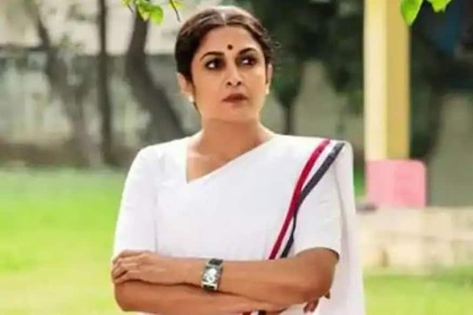 இந்தநிலையில், ரம்யா கிருஷ்ணன் அவருடைய வளைகாப்பு புகைப்படங்களை அவருடைய ட்விட்டர் பக்கத்தில் பதிவிட்டுள்ளார். இந்தநிலையில், ரம்யா கிருஷ்ணன் அவருடைய வளைகாப்பு புகைப்படங்களை அவருடைய ட்விட்டர் பக்கத்தில் பதிவிட்டுள்ளார்.