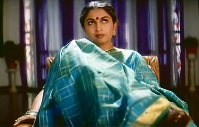 தமிழில் ஏராளமான படங்களில் நடித்திருந்தாலும், படையப்பா படத்தில் நீலாம்பரி என்ற கதாபாத்திரத்தில் ரஜினிக்கு வில்லியாக நடித்ததன் மூலம் ரசிகர்கள் மனதில் நீங்காத இடம் பிடித்தவர் ரம்யா கிருஷ்ணன். தமிழில் ஏராளமான படங்களில் நடித்திருந்தாலும், படையப்பா படத்தில் நீலாம்பரி என்ற கதாபாத்திரத்தில் ரஜினிக்கு வில்லியாக நடித்ததன் மூலம் ரசிகர்கள் மனதில் நீங்காத இடம் பிடித்தவர் ரம்யா கிருஷ்ணன்.