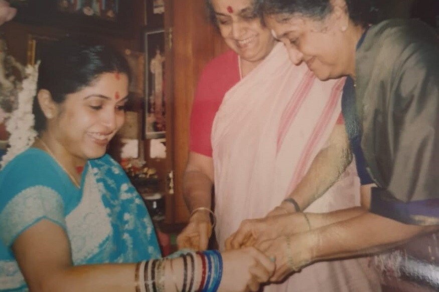 நடிகை ரம்யா கிருஷ்ணன் அவரது வளைகாப்பு புகைப்படங்களைப் பதிவிட்டு பழைய நினைவுகளைப் பகிர்ந்துள்ளார். நடிகை ரம்யா கிருஷ்ணன் அவரது வளைகாப்பு புகைப்படங்களைப் பதிவிட்டு பழைய நினைவுகளைப் பகிர்ந்துள்ளார்.