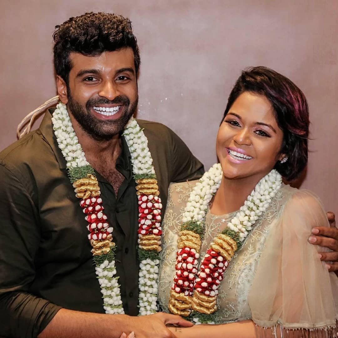 ரம்யாவுக்கும் மன்னர் வகையறா படத்தில் நடித்த நடிகர் சத்யாவுக்கும் கடந்த ஆண்டு திருமணம் நடைபெற்றது. ரம்யாவுக்கும் மன்னர் வகையறா படத்தில் நடித்த நடிகர் சத்யாவுக்கும் கடந்த ஆண்டு திருமணம் நடைபெற்றது.