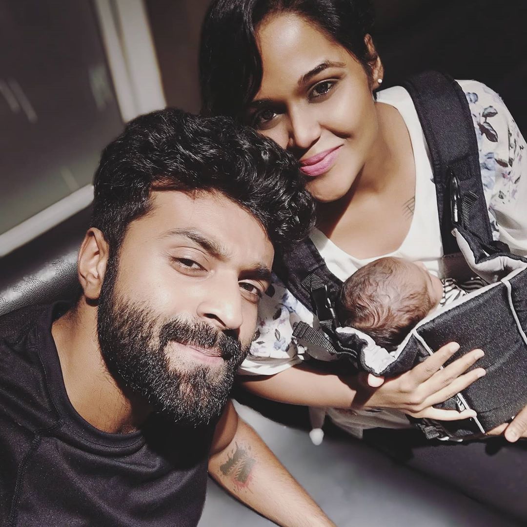 ரம்யா தனது கணவர் மற்றும் குழந்தையுடன் இருக்கும் புகைப்படத்தை தனது இன்ஸ்டாகிராம் பக்கத்தில் பதிவிட்டுள்ளார். ரம்யா தனது கணவர் மற்றும் குழந்தையுடன் இருக்கும் புகைப்படத்தை தனது இன்ஸ்டாகிராம் பக்கத்தில் பதிவிட்டுள்ளார்.