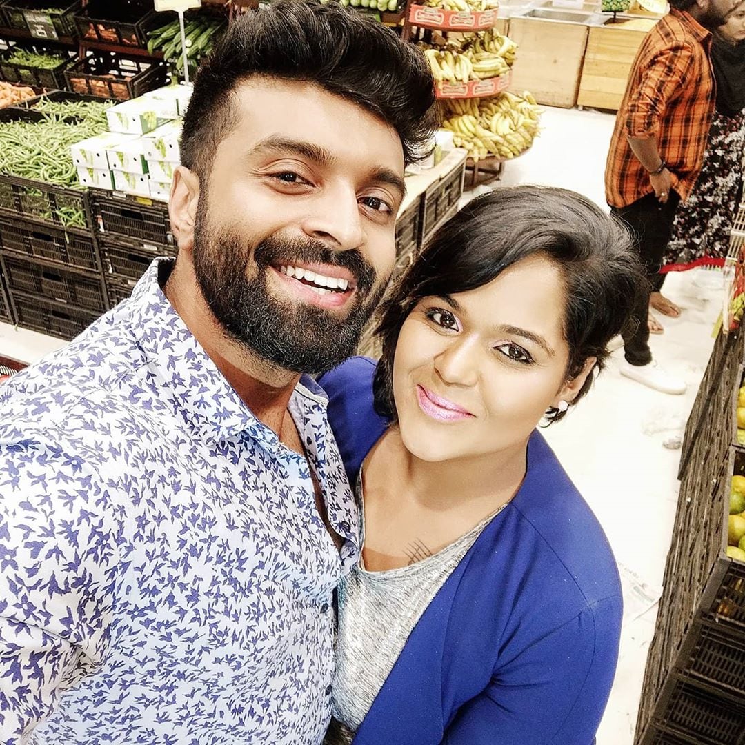 குழந்தையுடன் இருக்கும் புகைப்படத்தை பதிவிட்டிருக்கும் ரம்யா, “கடந்த சில நாட்களாகவே என்னிடம் நிறைய பேர் நீங்கள் ஏன் இவ்வளவு திடீரென உடல் எடை அதிகரித்துள்ளீர்கள் என்று கேட்டார்கள். மீண்டும் மீண்டும் அவர்கள் கேட்ட இந்த கேள்விக்கு நான் இப்போது பதில் கூறுகிறேன். நான் ஒரு குழந்தைக்கு தாயாகி உள்ளேன் என்பதை உங்களிடம் மகிழ்ச்சியுடன் பகிர்ந்து கொள்கிறேன். அதனால்தான் எனது உடல் எடை கூறியது. இனிமேல் எனது உடல் நலத்தை பேணி, உடற்பயிற்சிகளில் ஈடுபட்டு உடல் எடையை குறைக்க போகிறேன்”என்று கூறியுள்ளார். குழந்தையுடன் இருக்கும் புகைப்படத்தை பதிவிட்டிருக்கும் ரம்யா, “கடந்த சில நாட்களாகவே என்னிடம் நிறைய பேர் நீங்கள் ஏன் இவ்வளவு திடீரென உடல் எடை அதிகரித்துள்ளீர்கள் என்று கேட்டார்கள். மீண்டும் மீண்டும் அவர்கள் கேட்ட இந்த கேள்விக்கு நான் இப்போது பதில் கூறுகிறேன். நான் ஒரு குழந்தைக்கு தாயாகி உள்ளேன் என்பதை உங்களிடம் மகிழ்ச்சியுடன் பகிர்ந்து கொள்கிறேன். அதனால்தான் எனது உடல் எடை கூறியது. இனிமேல் எனது உடல் நலத்தை பேணி, உடற்பயிற்சிகளில் ஈடுபட்டு உடல் எடையை குறைக்க போகிறேன்”என்று கூறியுள்ளார்.