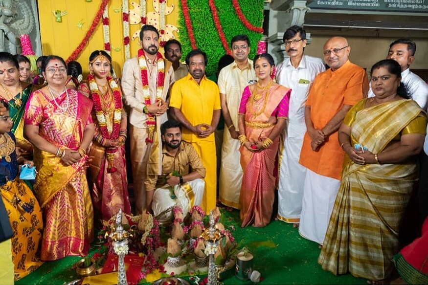 விஜித் ருத்ரன் - விஷ்வ வினோதினி தம்பதிக்கு ரசிகர்களும், சின்னத்திரை பிரபலங்களும் வாழ்த்து தெரிவித்து வருகின்றனர். விஜித் ருத்ரன் - விஷ்வ வினோதினி தம்பதிக்கு ரசிகர்களும், சின்னத்திரை பிரபலங்களும் வாழ்த்து தெரிவித்து வருகின்றனர்.