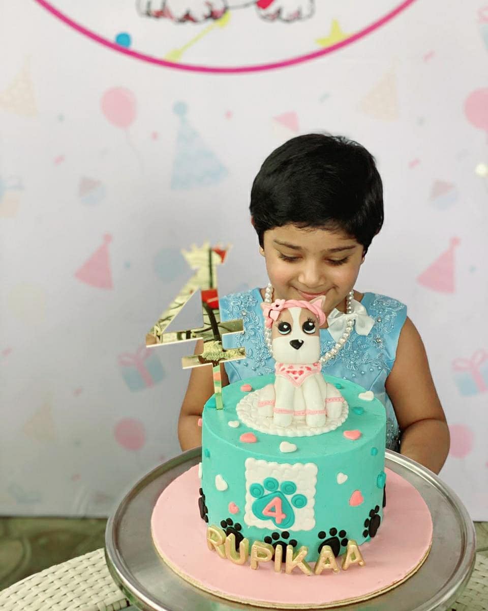 ரூபிகாவின் நான்காவது பிறந்தநாளை வீட்டில் கொண்டாடிய ஸ்ரீதேவி விஜயகுமார் புகைப்படங்களை இன்ஸ்டாகிராம் பக்கத்தில் பதிவேற்றியுள்ளார். அதைப்பார்த்த ரசிகர்கள் பலரும் ரூபிகாவுக்கு வாழ்த்து தெரிவித்து வருகின்றனர். ரூபிகாவின் நான்காவது பிறந்தநாளை வீட்டில் கொண்டாடிய ஸ்ரீதேவி விஜயகுமார் புகைப்படங்களை இன்ஸ்டாகிராம் பக்கத்தில் பதிவேற்றியுள்ளார். அதைப்பார்த்த ரசிகர்கள் பலரும் ரூபிகாவுக்கு வாழ்த்து தெரிவித்து வருகின்றனர்.