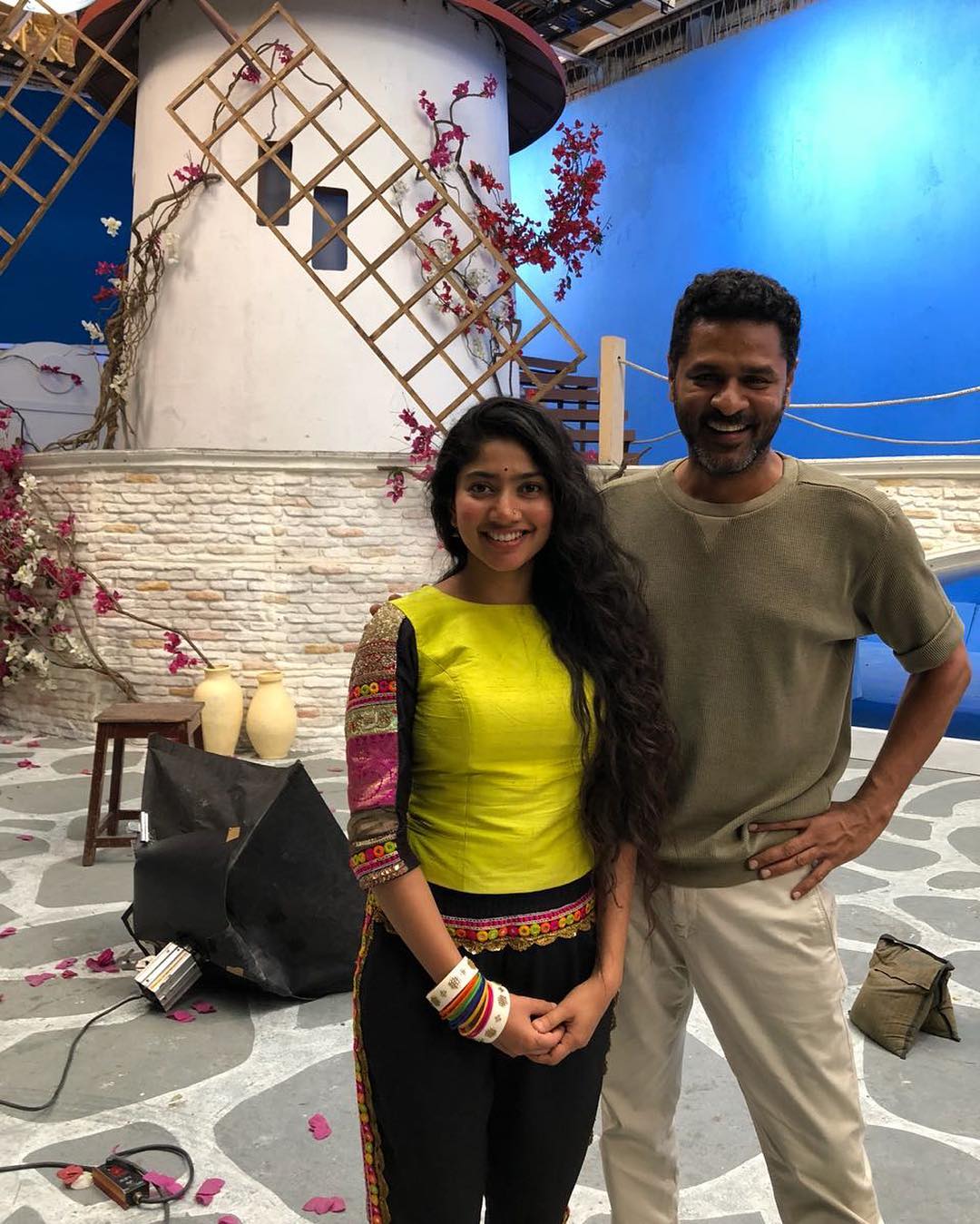 லவ் ஸ்டோரி படத்தின் படப்பிடிப்பு 90% முடிந்துவிட்ட நிலையில், ஊரடங்கில் தளர்வுகள் அறிவிக்கப்பட்டிருப்பதால் மீண்டும் ஷூட்டிங் தொடங்க இருக்கிறது. லவ் ஸ்டோரி படத்தின் படப்பிடிப்பு 90% முடிந்துவிட்ட நிலையில், ஊரடங்கில் தளர்வுகள் அறிவிக்கப்பட்டிருப்பதால் மீண்டும் ஷூட்டிங் தொடங்க இருக்கிறது.