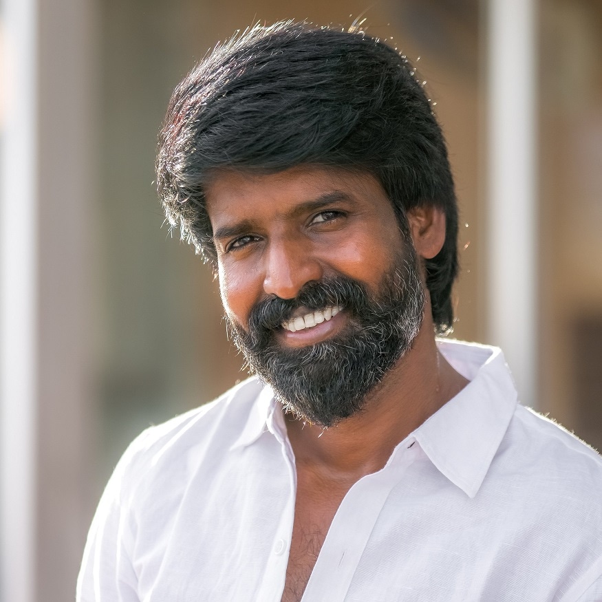 ஒரு சிலர் சூரியின் புதிய லுக்கை பார்த்து வெற்றிமாறன் மெட்டீரியல் என்றும் கமெண்ட் பதிவிட்டுள்ளனர். ஒரு சிலர் சூரியின் புதிய லுக்கை பார்த்து வெற்றிமாறன் மெட்டீரியல் என்றும் கமெண்ட் பதிவிட்டுள்ளனர்.