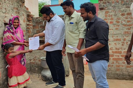 சூர்யாவின் பிறந்த நாளை முன்னிட்டு ஆதரவற்ற சிறுமியின் கல்விச் செலவை முழுமையாக ஏற்ற ரசிகர்கள் சூர்யாவின் பிறந்த நாளை முன்னிட்டு ஆதரவற்ற சிறுமியின் கல்விச் செலவை முழுமையாக ஏற்ற ரசிகர்கள்