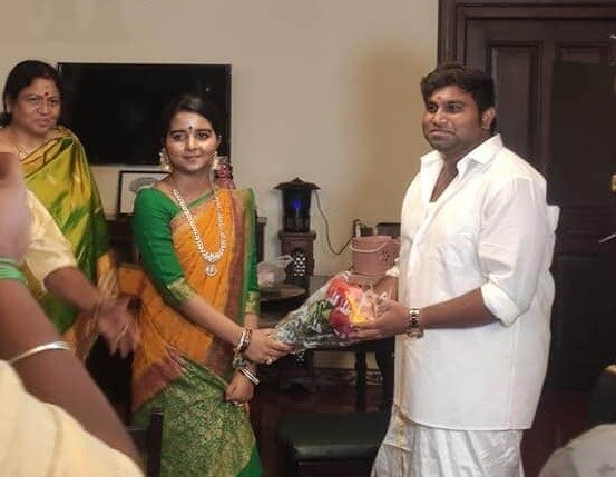 நிச்சயதார்தமும், திருமணமும் சசிகலா சிறையில் இருந்து வெளியே வந்த உடன் அவர் தலைமையில் மிக பிரம்மாண்டமான முறையில் நடைபெறும் என நெருங்கிய உறவினர்கள் தெரிவித்துள்ளனர். நிச்சயதார்தமும், திருமணமும் சசிகலா சிறையில் இருந்து வெளியே வந்த உடன் அவர் தலைமையில் மிக பிரம்மாண்டமான முறையில் நடைபெறும் என நெருங்கிய உறவினர்கள் தெரிவித்துள்ளனர்.