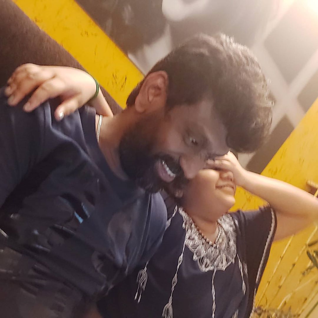 தனது திருமணம் குறித்து சமூக ஊடகத்தில் எழும் பல்வேறு விமர்சனங்களுக்கு யூடியூப் சேனல் மூலமாக துணிச்சலாக பதிலளித்து வருகிறார் வனிதா விஜயகுமார். தனது திருமணம் குறித்து சமூக ஊடகத்தில் எழும் பல்வேறு விமர்சனங்களுக்கு யூடியூப் சேனல் மூலமாக துணிச்சலாக பதிலளித்து வருகிறார் வனிதா விஜயகுமார்.