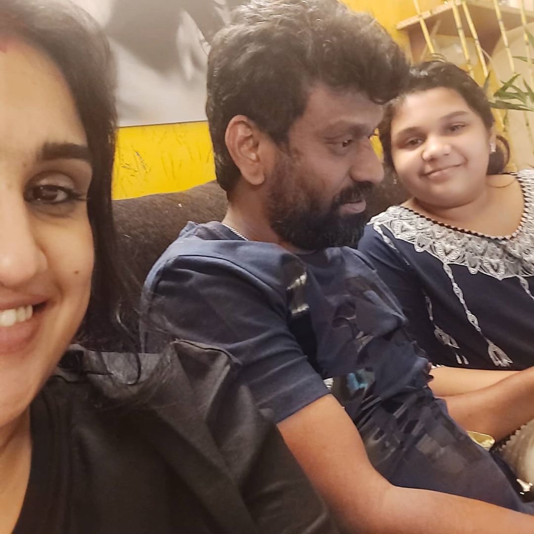 பீட்டர்பாலின் முதல் மனைவி தன்னிடம் விவாகரத்து பெறாமல் தனது கணவர் வனிதா விஜயகுமாரை திருமணம் செய்து கொண்டதாக போலீசில் புகாரளித்ததை அடுத்து வனிதாவின் திருமணம் சமூகவலைதளங்களில் பேசுபொருளானது. பீட்டர்பாலின் முதல் மனைவி தன்னிடம் விவாகரத்து பெறாமல் தனது கணவர் வனிதா விஜயகுமாரை திருமணம் செய்து கொண்டதாக போலீசில் புகாரளித்ததை அடுத்து வனிதாவின் திருமணம் சமூகவலைதளங்களில் பேசுபொருளானது.