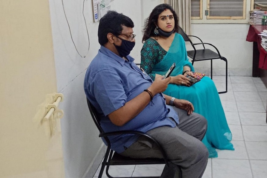 கொரோனா காலத்தில் முறையாக அனுமதி பெறாமல் நிகழ்ச்சி நடத்தியதாக நடிகை வனிதா மீது போலீசார் வழக்குப்பதிவு செய்துள்ளனர். கொரோனா காலத்தில் முறையாக அனுமதி பெறாமல் நிகழ்ச்சி நடத்தியதாக நடிகை வனிதா மீது போலீசார் வழக்குப்பதிவு செய்துள்ளனர்.