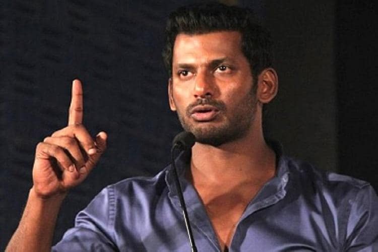 விஷாலின் தந்தை கொரோனாவால் பாதிக்கப்பட்ட நிலையில், அவர் மூலமாக விஷாலுக்கு கொரோனா பாதிப்பு பரவியது. விஷாலின் தந்தை கொரோனாவால் பாதிக்கப்பட்ட நிலையில், அவர் மூலமாக விஷாலுக்கு கொரோனா பாதிப்பு பரவியது.