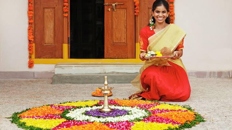  மலையாள மொழி பேசும் மக்களின் பண்டிகைகளில் முக்கியமான ஓணம் பண்டிகை இன்று கொண்டாடப்படுகிறது.