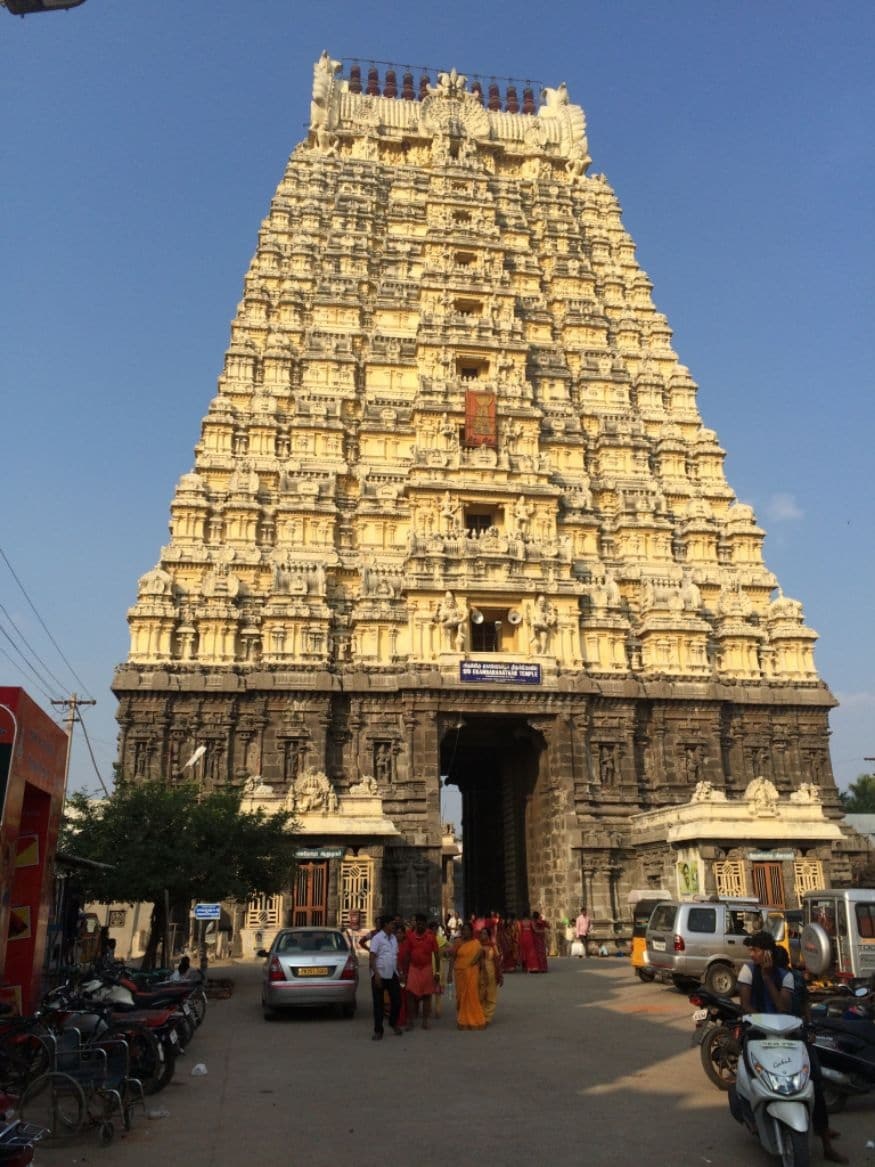ஏகாம்பரேஸ்வர் கோவில், காஞ்சிபுரம் : காஞ்சி ஏகாம்பரேஸ்வர் கோவில் பிரதிபெற்ற சிவன் கோவில். இந்த கோவில் 6-ம் நூற்றாண்டில் கட்டப்பட்டுள்ளது. ஏகாம்பரேஸ்வர் கோவில், காஞ்சிபுரம் : காஞ்சி ஏகாம்பரேஸ்வர் கோவில் பிரதிபெற்ற சிவன் கோவில். இந்த கோவில் 6-ம் நூற்றாண்டில் கட்டப்பட்டுள்ளது.