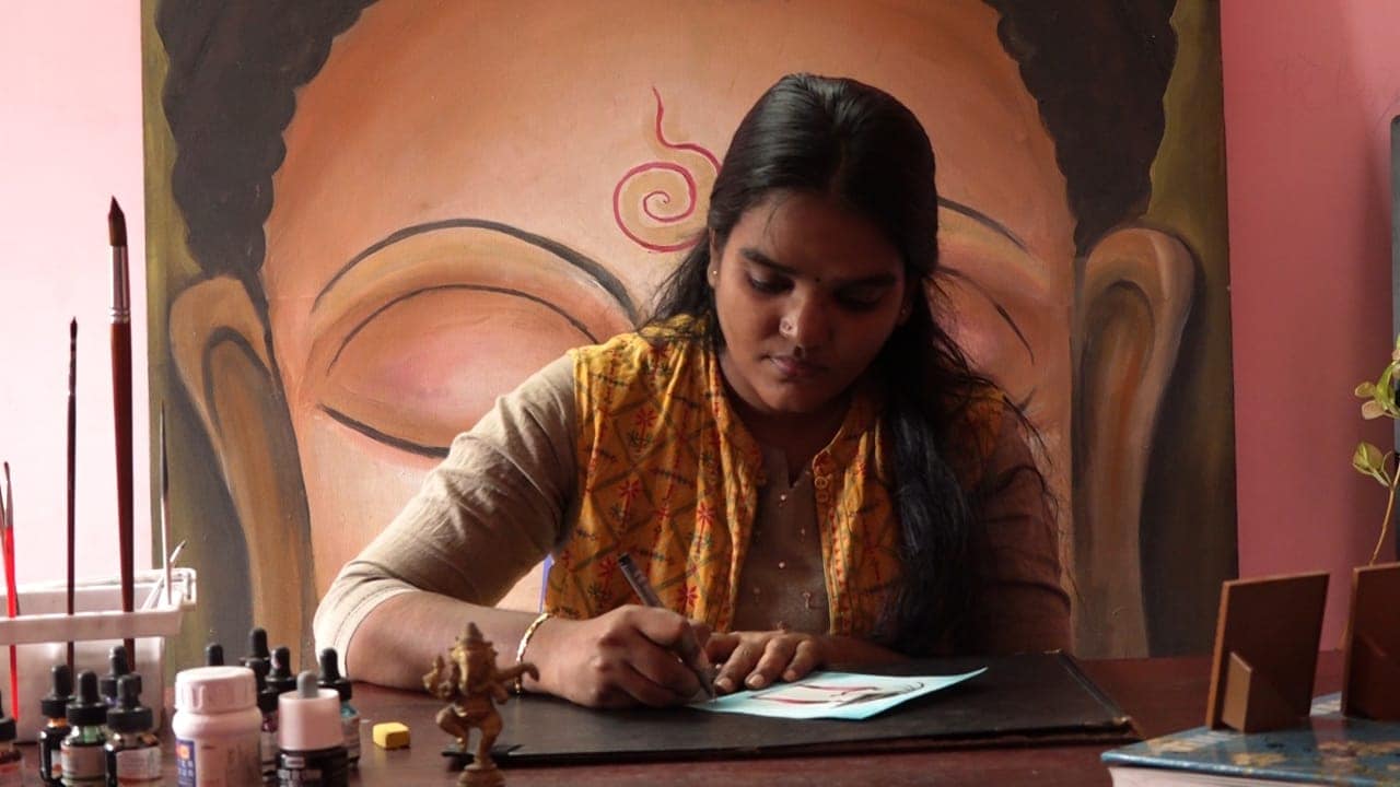 புதுச்சேரியை சேர்த்த ஓவியர் சௌமியா இயல். புதுச்சேரி பல்கலைக்கழகத்தில் முதுகலைப் பட்டம் முடித்து, கல்லூரி மற்றும் பல்கலைக்கழங்கத்தில் விரிவுரையாளராக பணியாற்றிருக்கிறார். புதுச்சேரியை சேர்த்த ஓவியர் சௌமியா இயல். புதுச்சேரி பல்கலைக்கழகத்தில் முதுகலைப் பட்டம் முடித்து, கல்லூரி மற்றும் பல்கலைக்கழங்கத்தில் விரிவுரையாளராக பணியாற்றிருக்கிறார்.